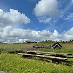 Snikkerplassen - With Amazing View And Hiking Opportunities Vakantiehuis