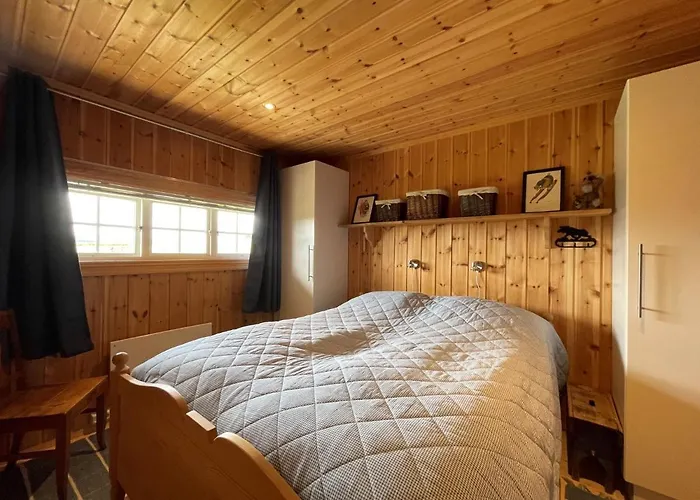 Snikkerplassen - With Amazing View And Hiking Opportunities *