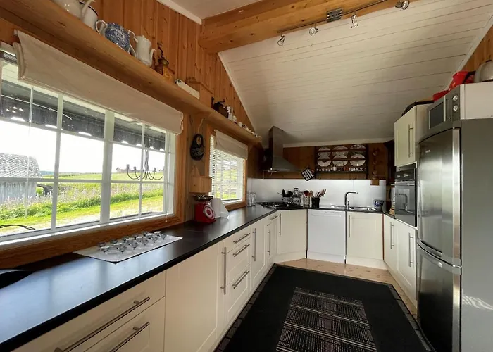 Snikkerplassen - With Amazing View And Hiking Opportunities Vakantiehuis